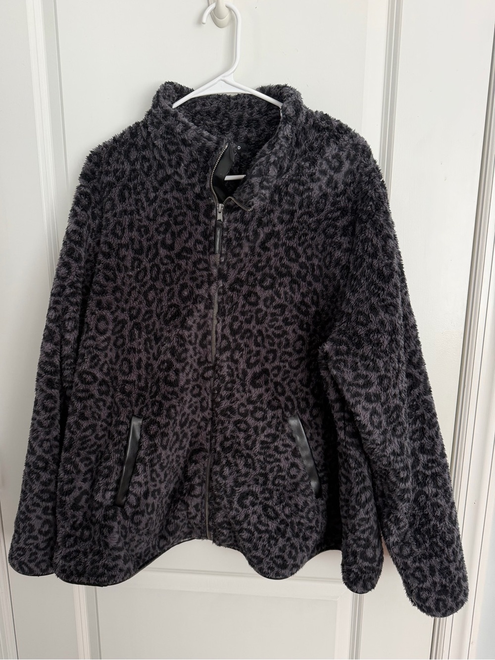 torrid Charcoal Gray Leopard Sherpa Zip Jacket